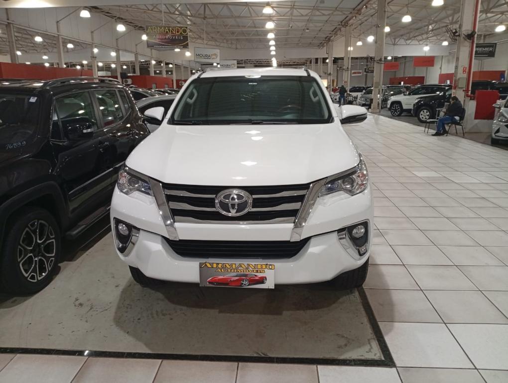 TOYOTA Hilux SW4 - Foto