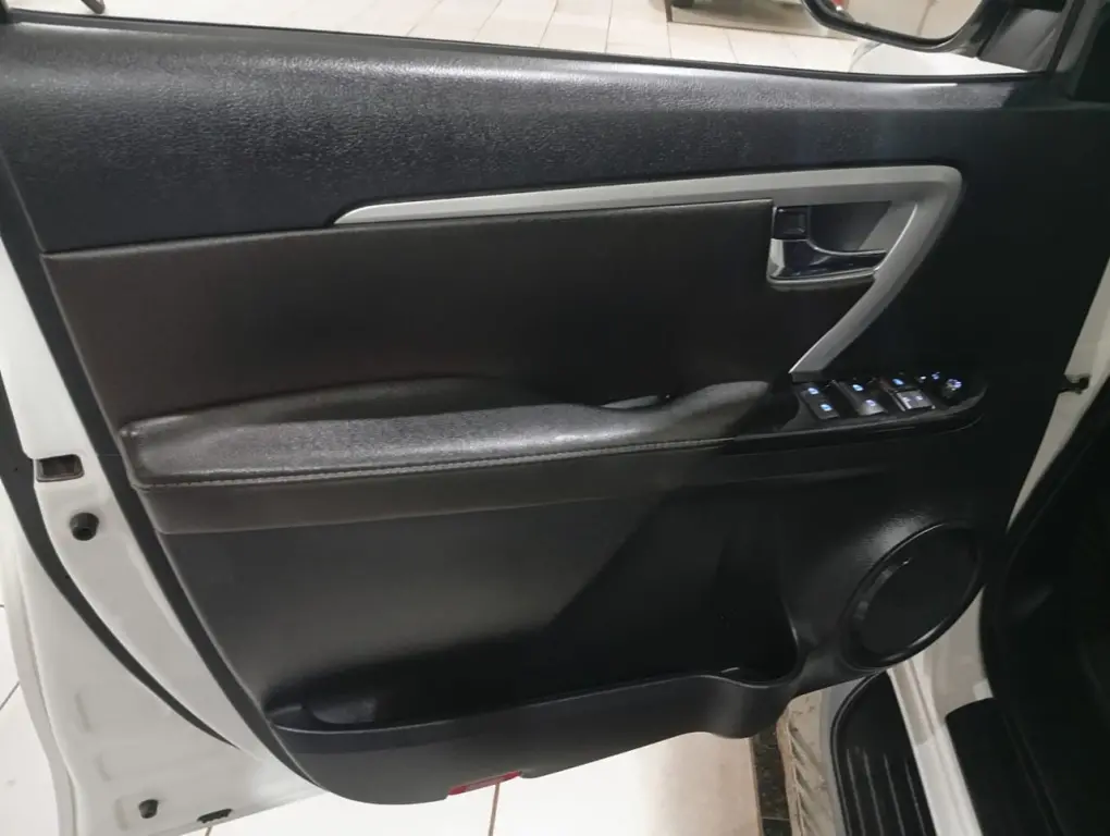 TOYOTA Hilux SW4 - Foto