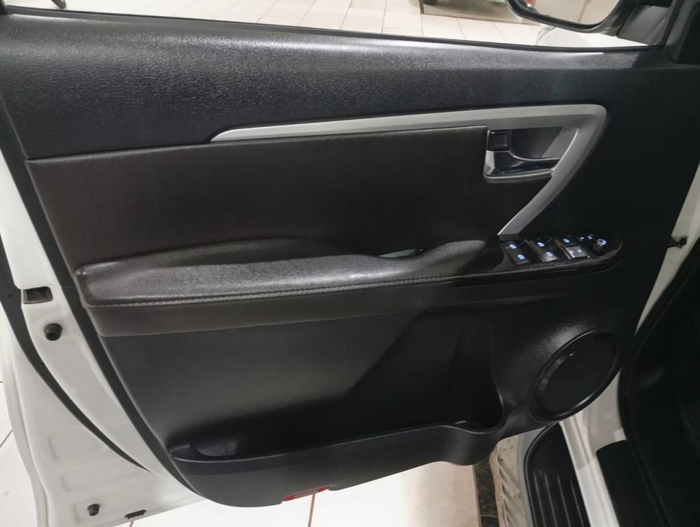 TOYOTA Hilux SW4 - Foto