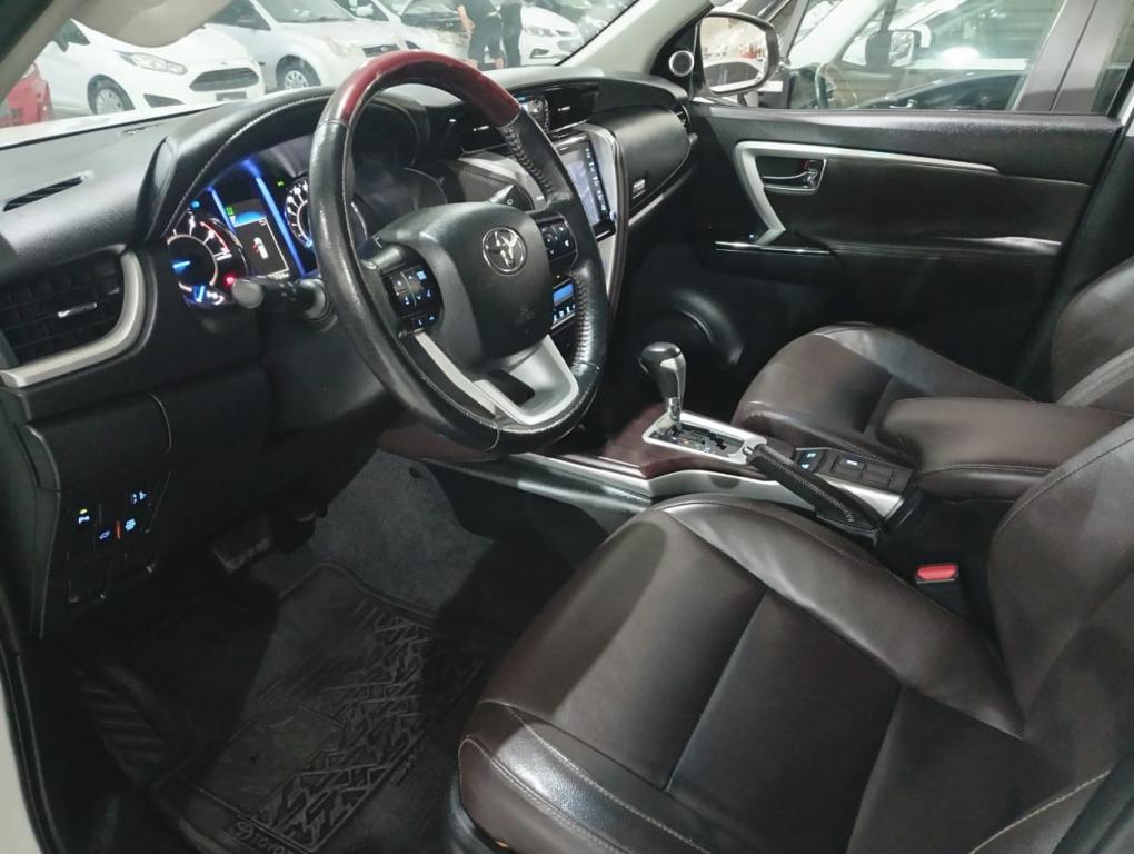 TOYOTA Hilux SW4 - Foto