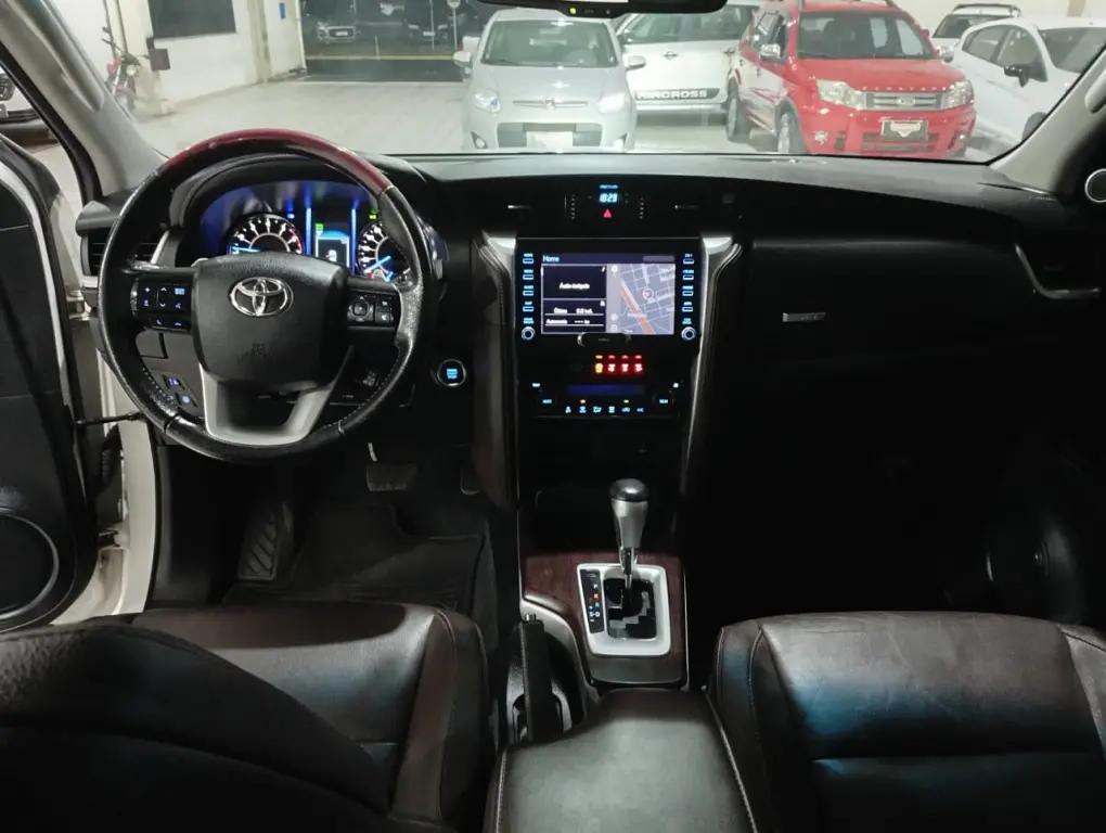 TOYOTA Hilux SW4 - Foto