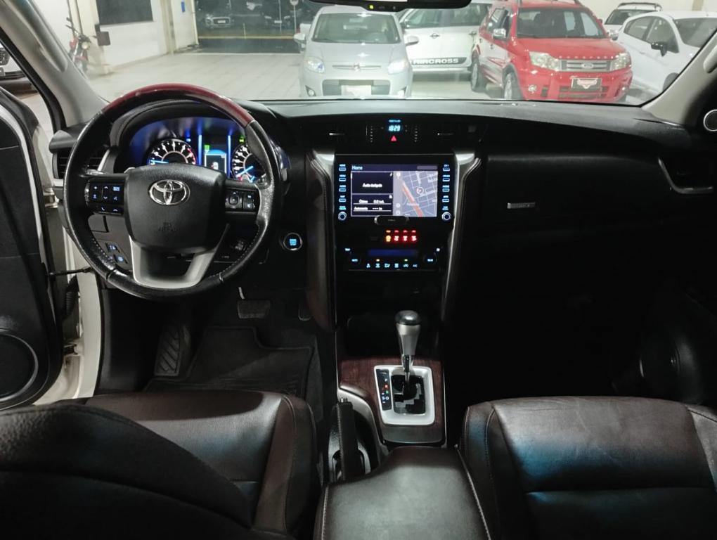 TOYOTA Hilux SW4 - Foto