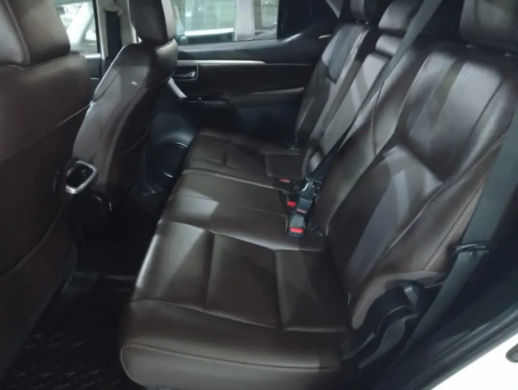 TOYOTA Hilux SW4 - Foto