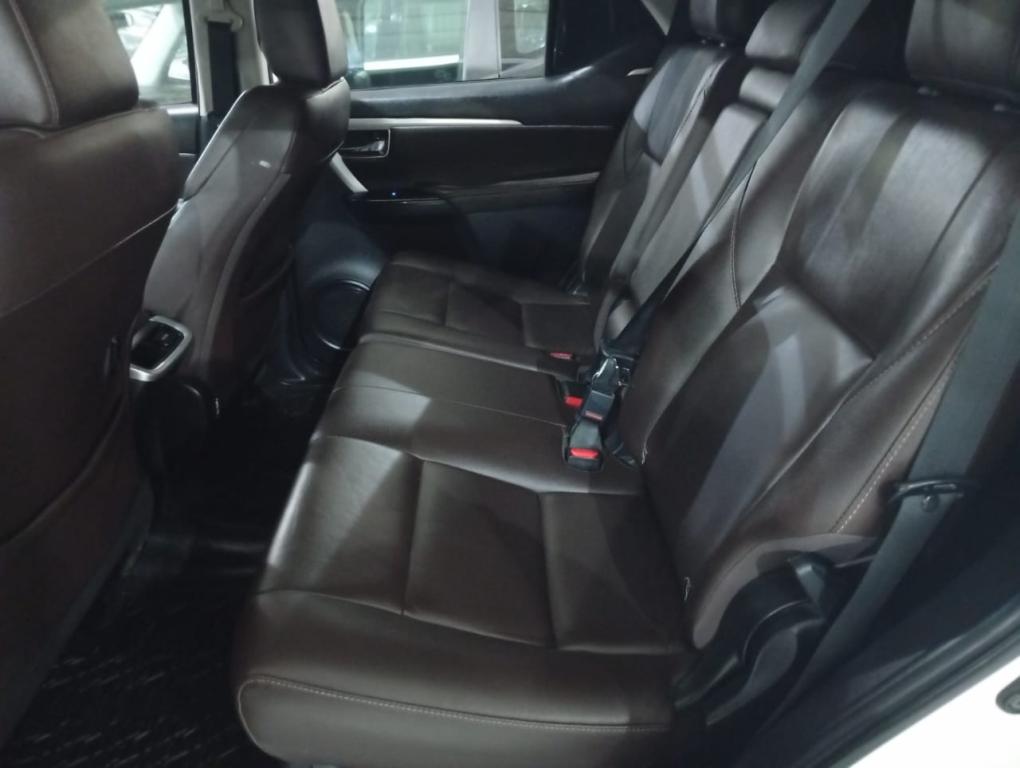 TOYOTA Hilux SW4 - Foto