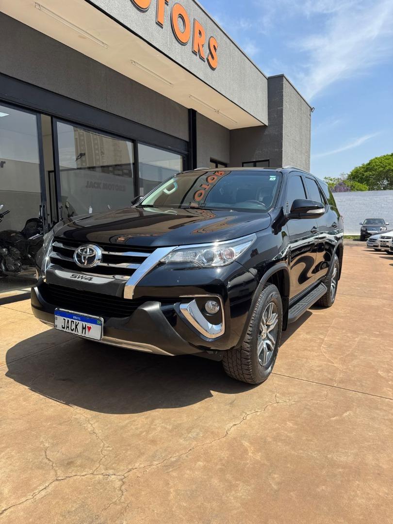 TOYOTA Hilux SW4