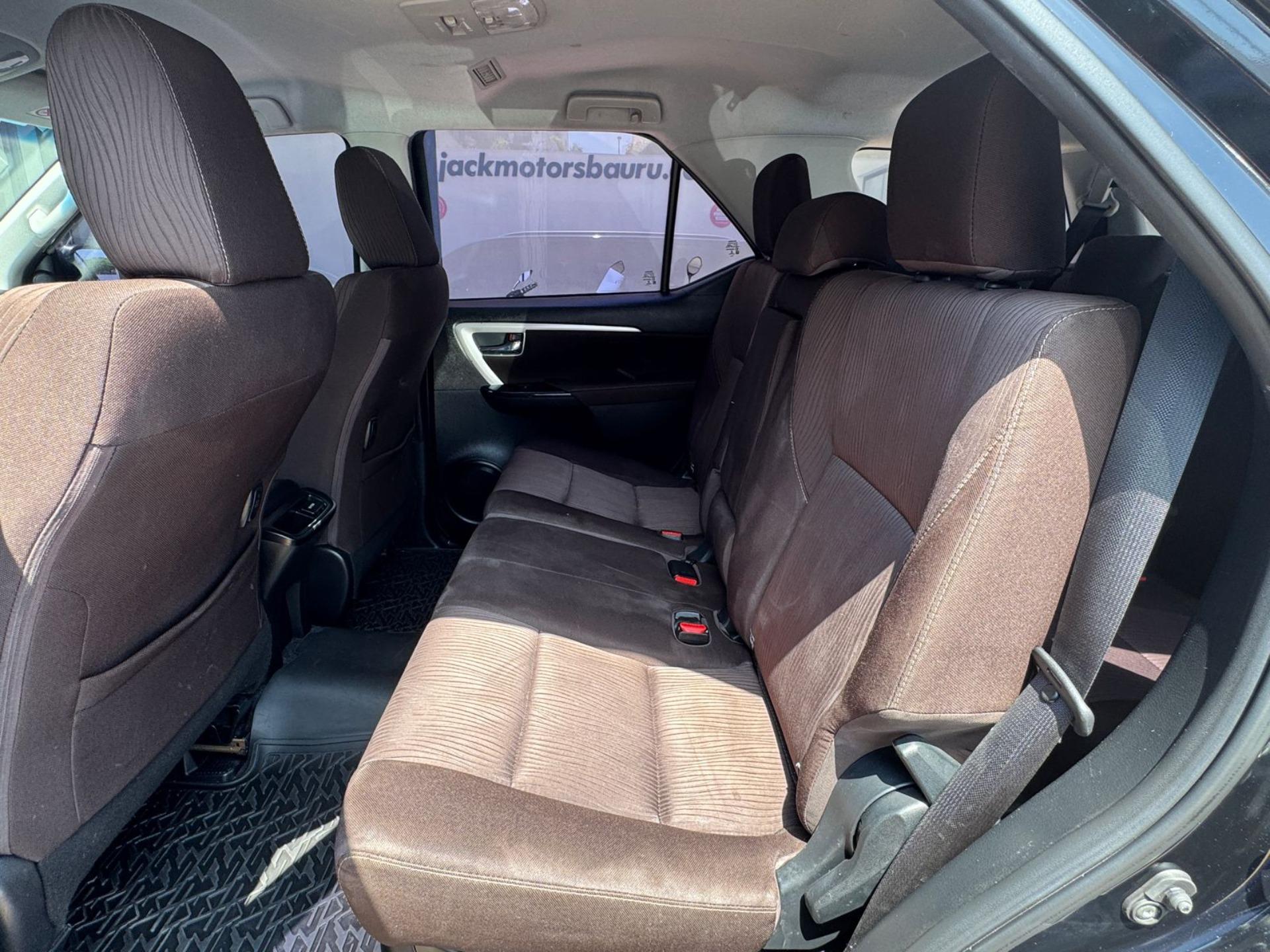 TOYOTA Hilux SW4 - Foto