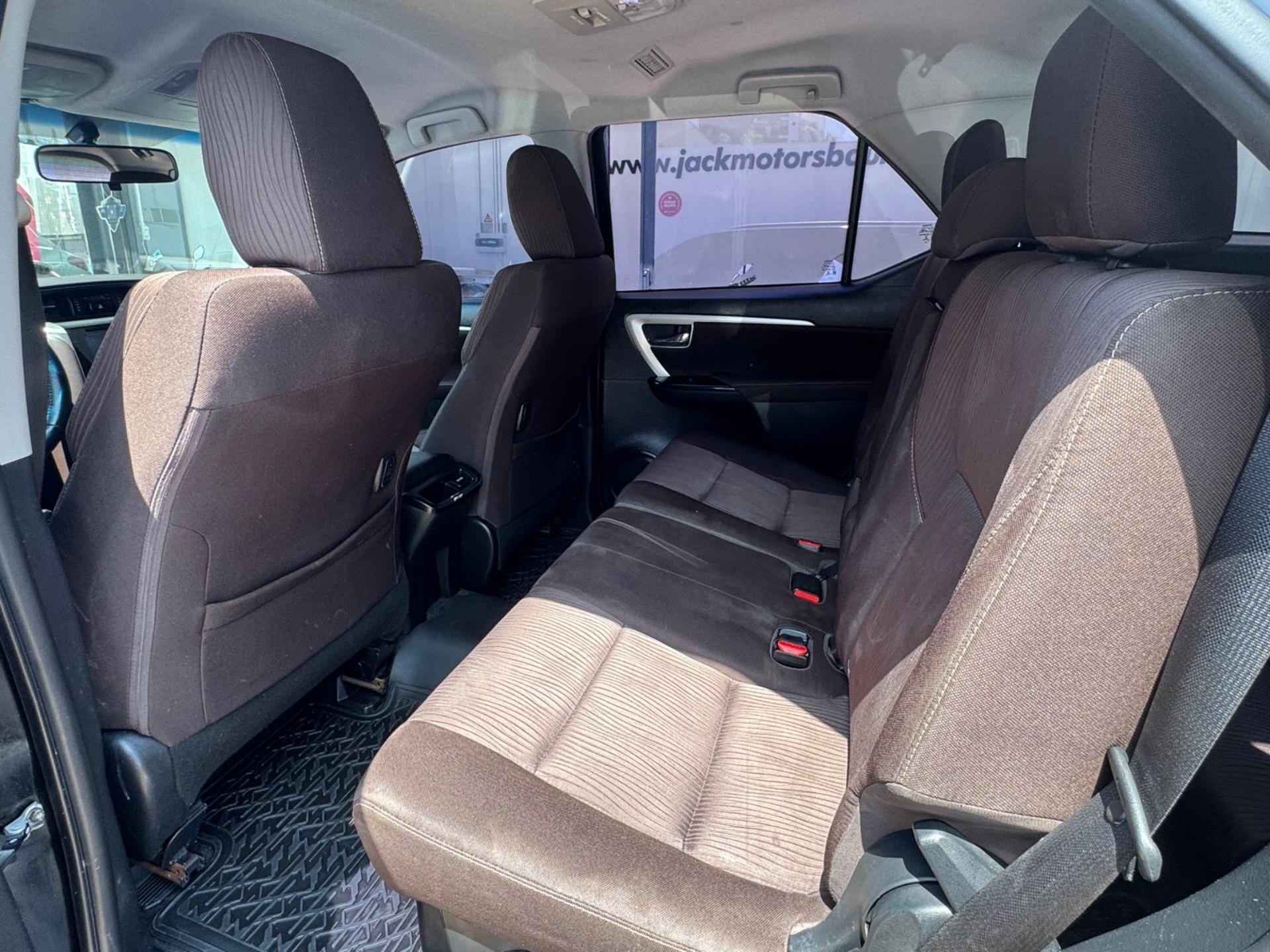 TOYOTA Hilux SW4 - Foto