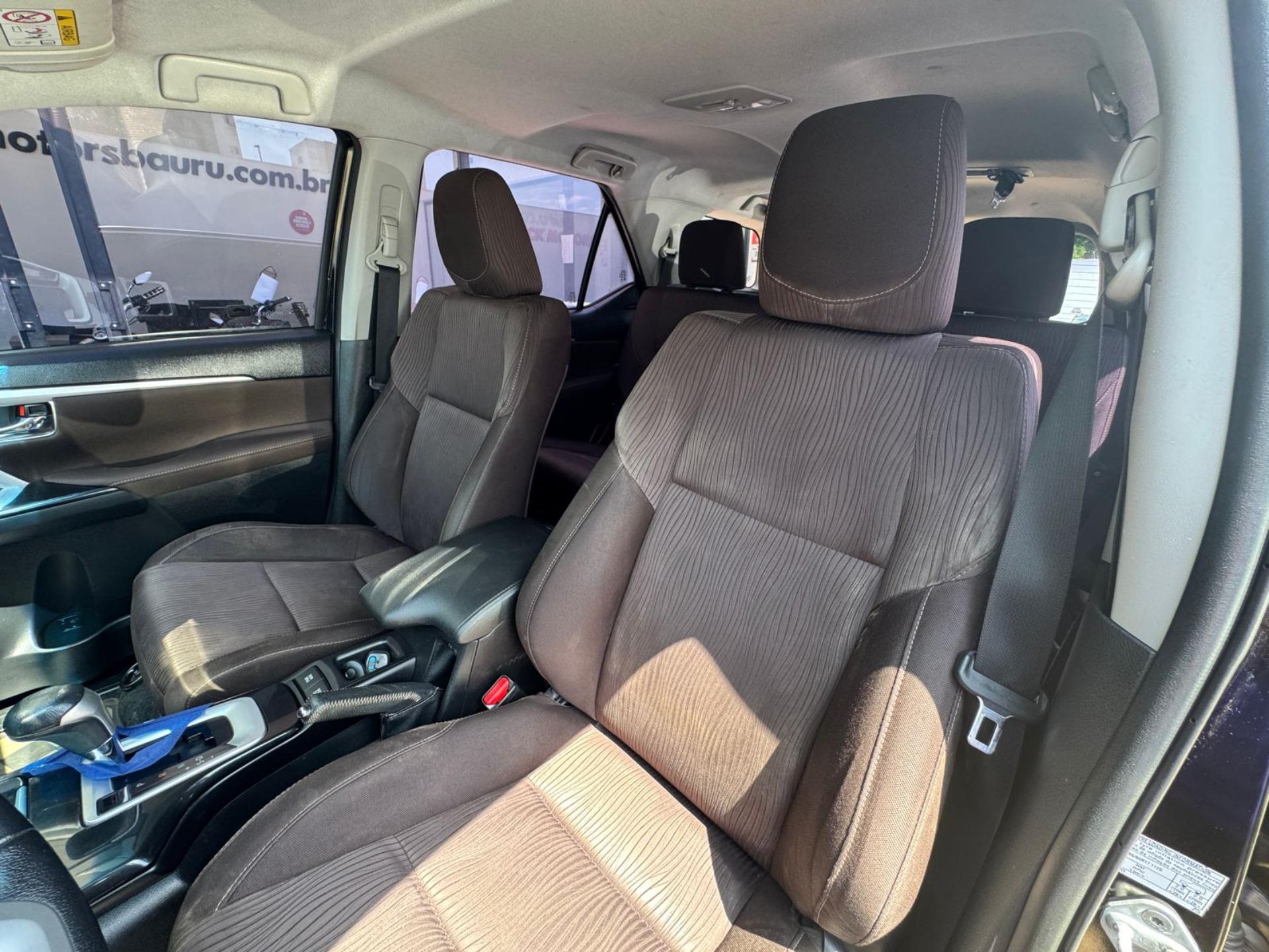 TOYOTA Hilux SW4 - Foto