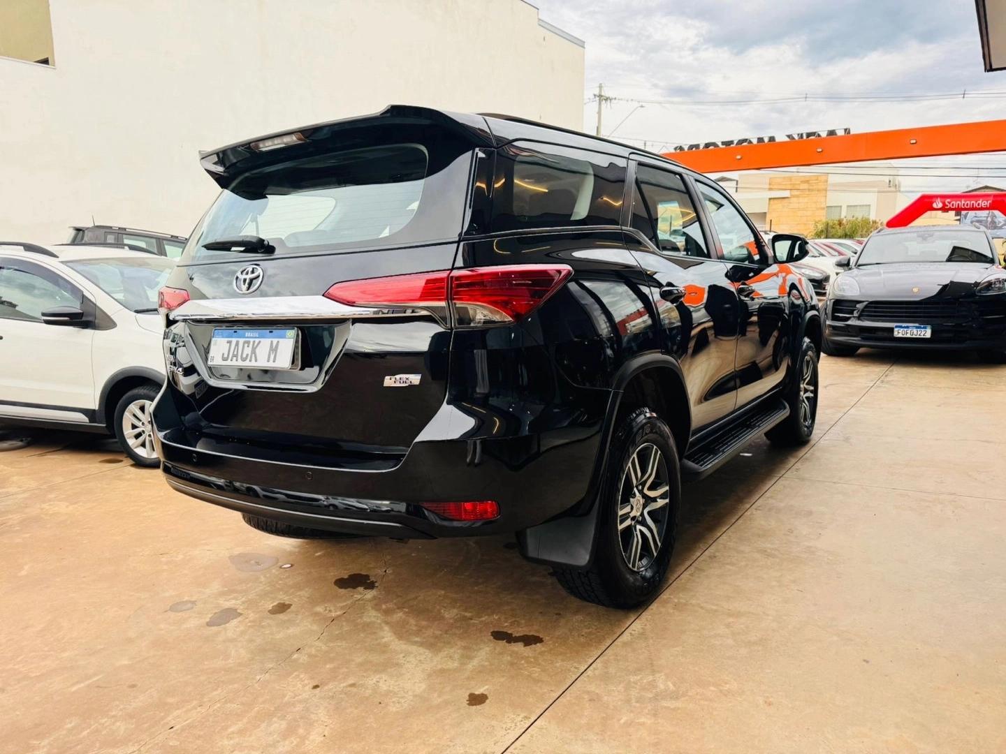 TOYOTA Hilux SW4 - Foto