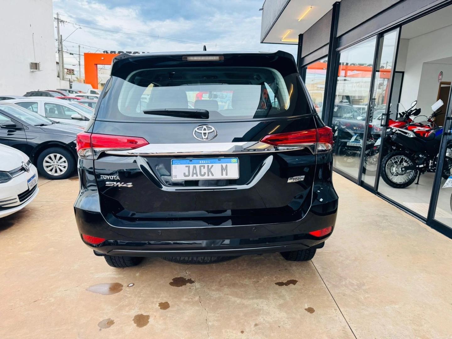 TOYOTA Hilux SW4 - Foto