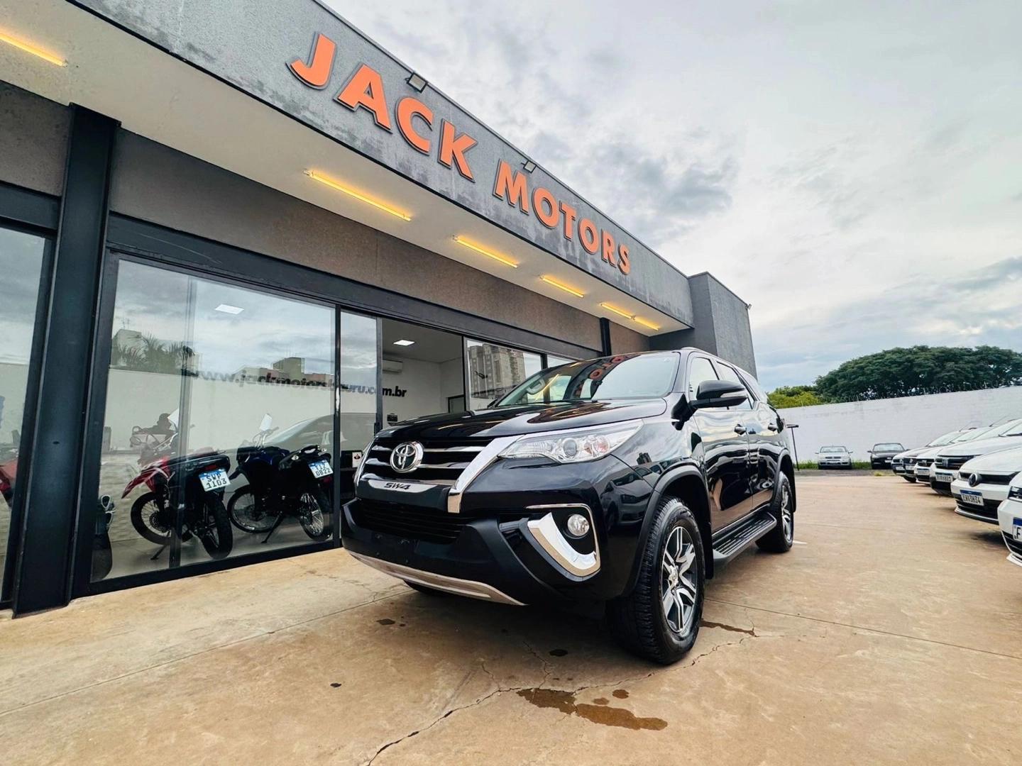 TOYOTA Hilux SW4 - Foto