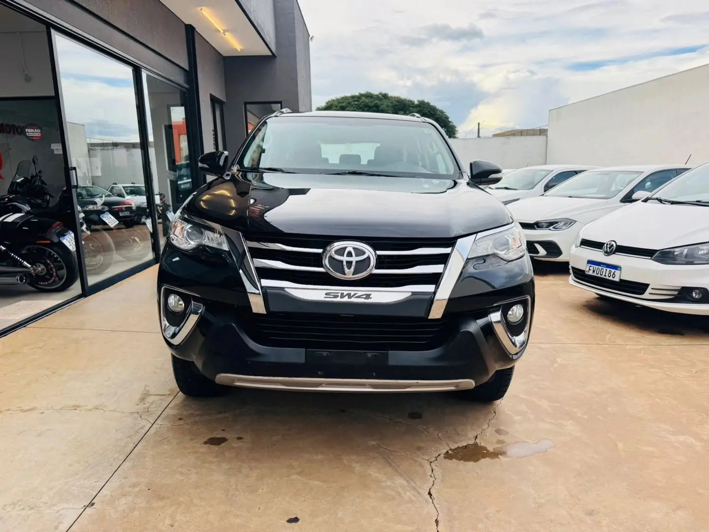 TOYOTA Hilux SW4 - Foto