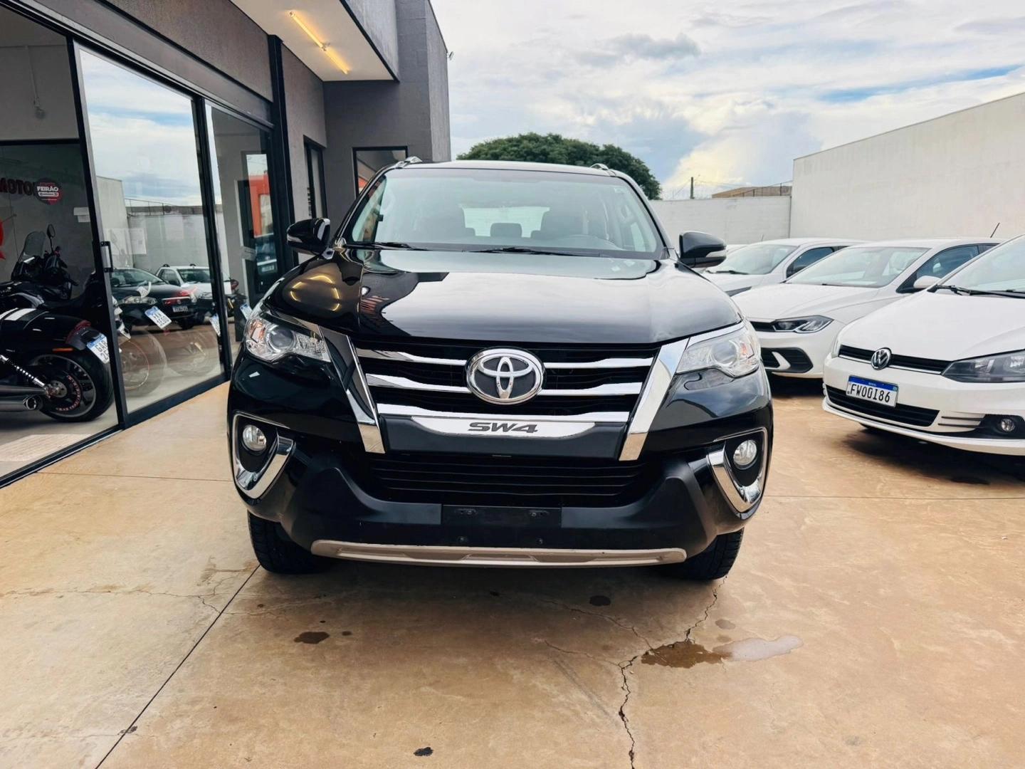 TOYOTA Hilux SW4 - Foto