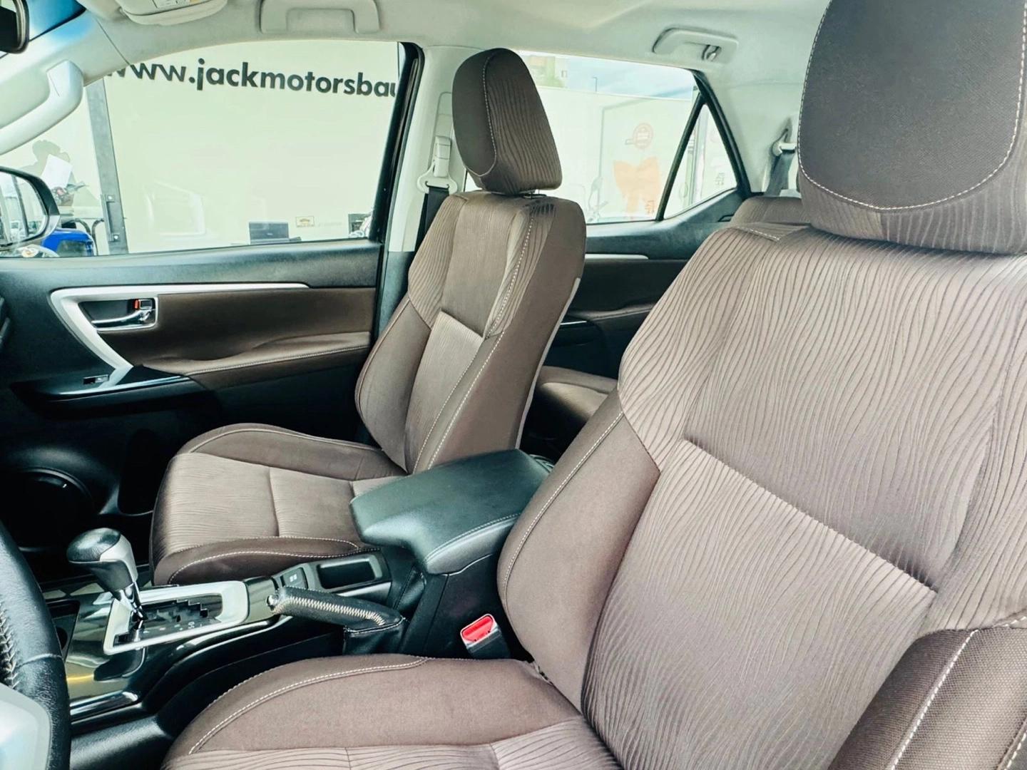 TOYOTA Hilux SW4 - Foto