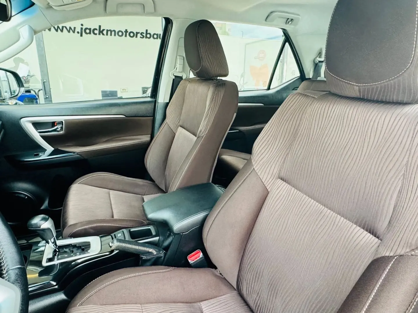 TOYOTA Hilux SW4 - Foto