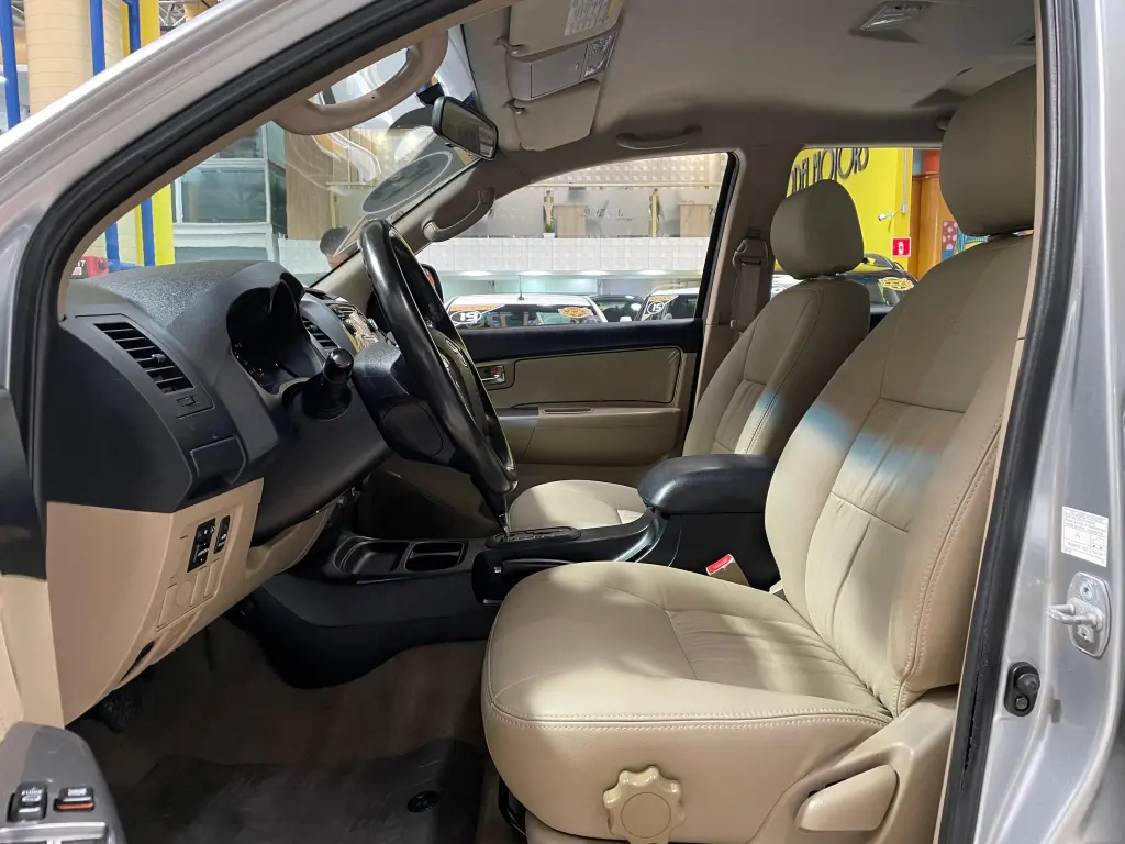 TOYOTA Hilux SW4 - Foto