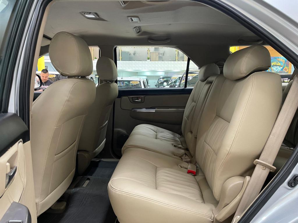TOYOTA Hilux SW4 - Foto