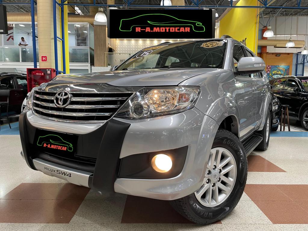 TOYOTA Hilux SW4 - Foto