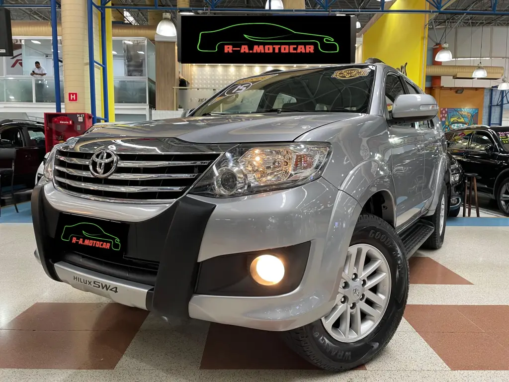 TOYOTA Hilux SW4 - Foto