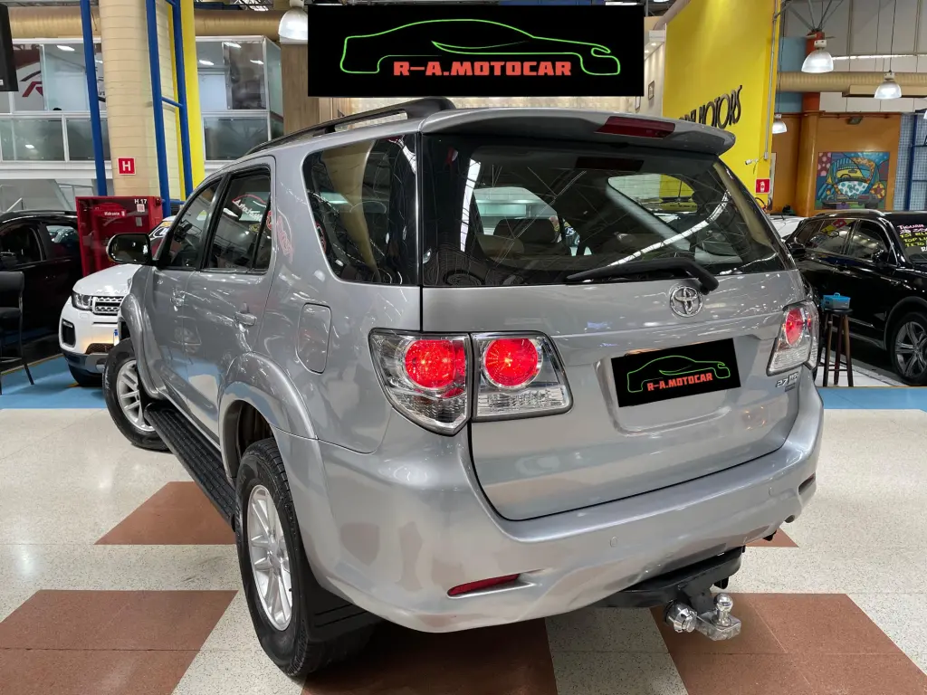 TOYOTA Hilux SW4 - Foto