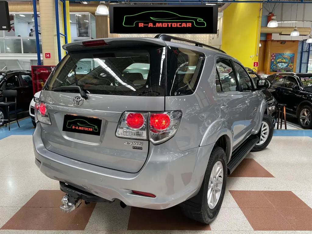 TOYOTA Hilux SW4 - Foto