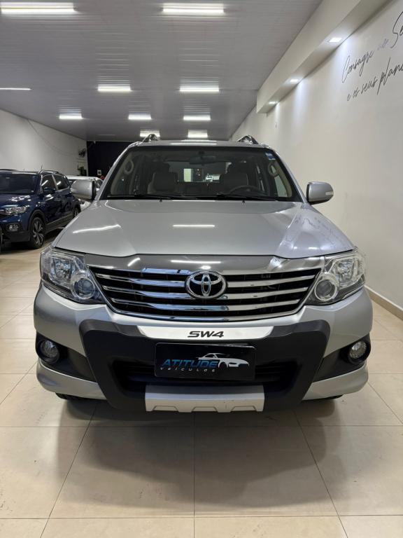 TOYOTA Hilux SW4 - Foto