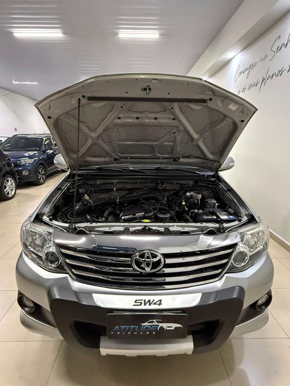 TOYOTA Hilux SW4 - Foto