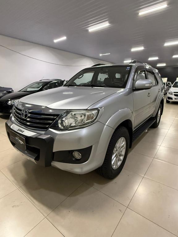 TOYOTA Hilux SW4 - Foto