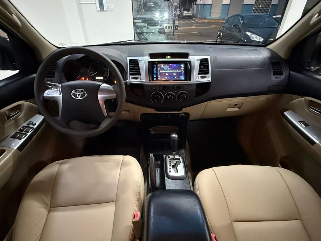 TOYOTA Hilux SW4 - Foto
