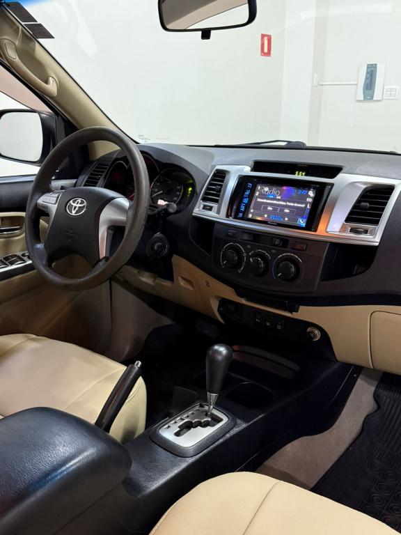 TOYOTA Hilux SW4 - Foto