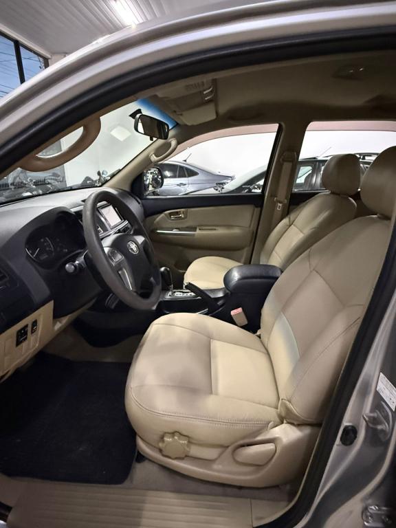 TOYOTA Hilux SW4 - Foto