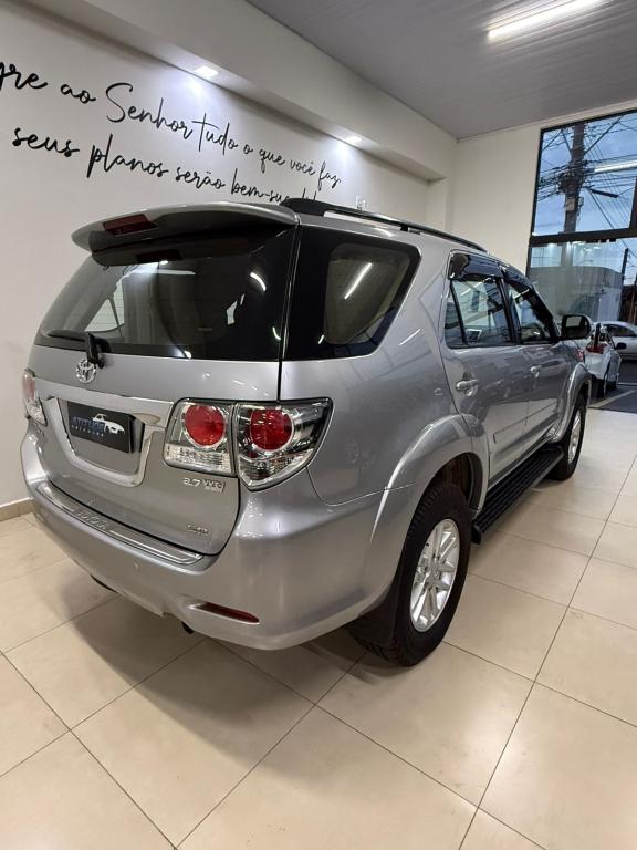 TOYOTA Hilux SW4 - Foto
