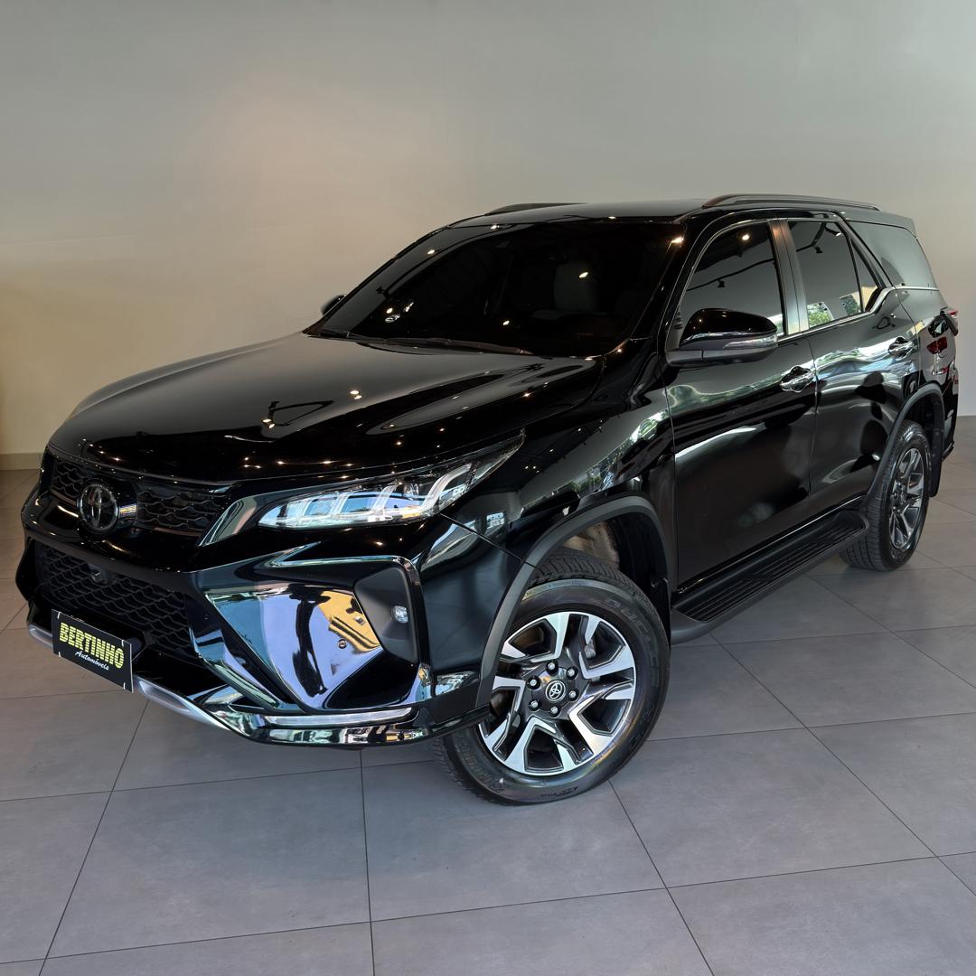 TOYOTA Hilux SW4 - Foto