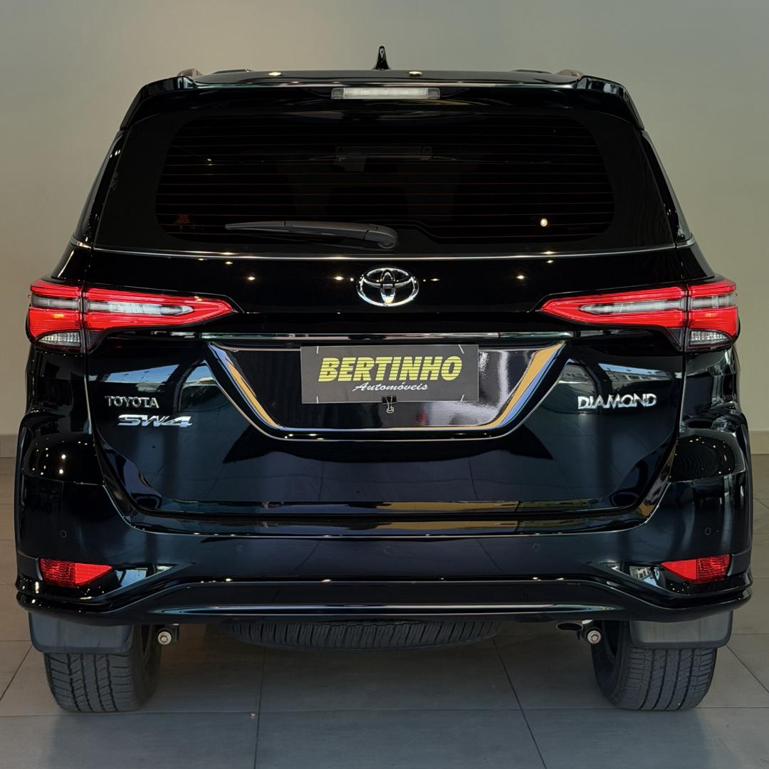 TOYOTA Hilux SW4 - Foto