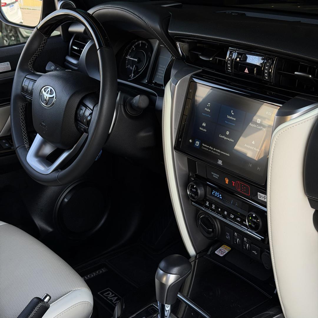 TOYOTA Hilux SW4 - Foto