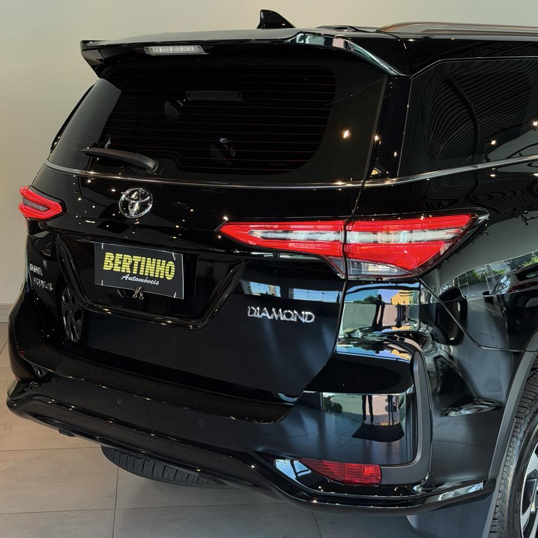 TOYOTA Hilux SW4 - Foto