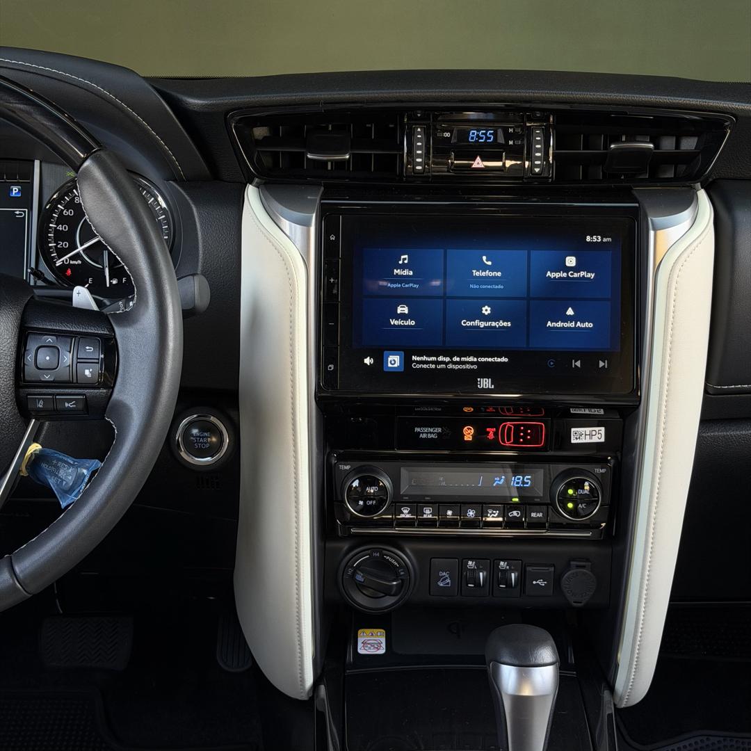 TOYOTA Hilux SW4 - Foto