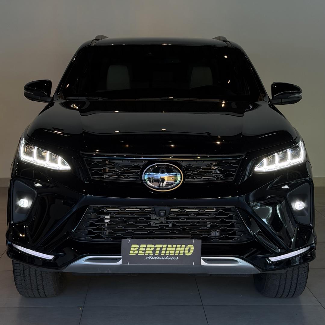 TOYOTA Hilux SW4 - Foto