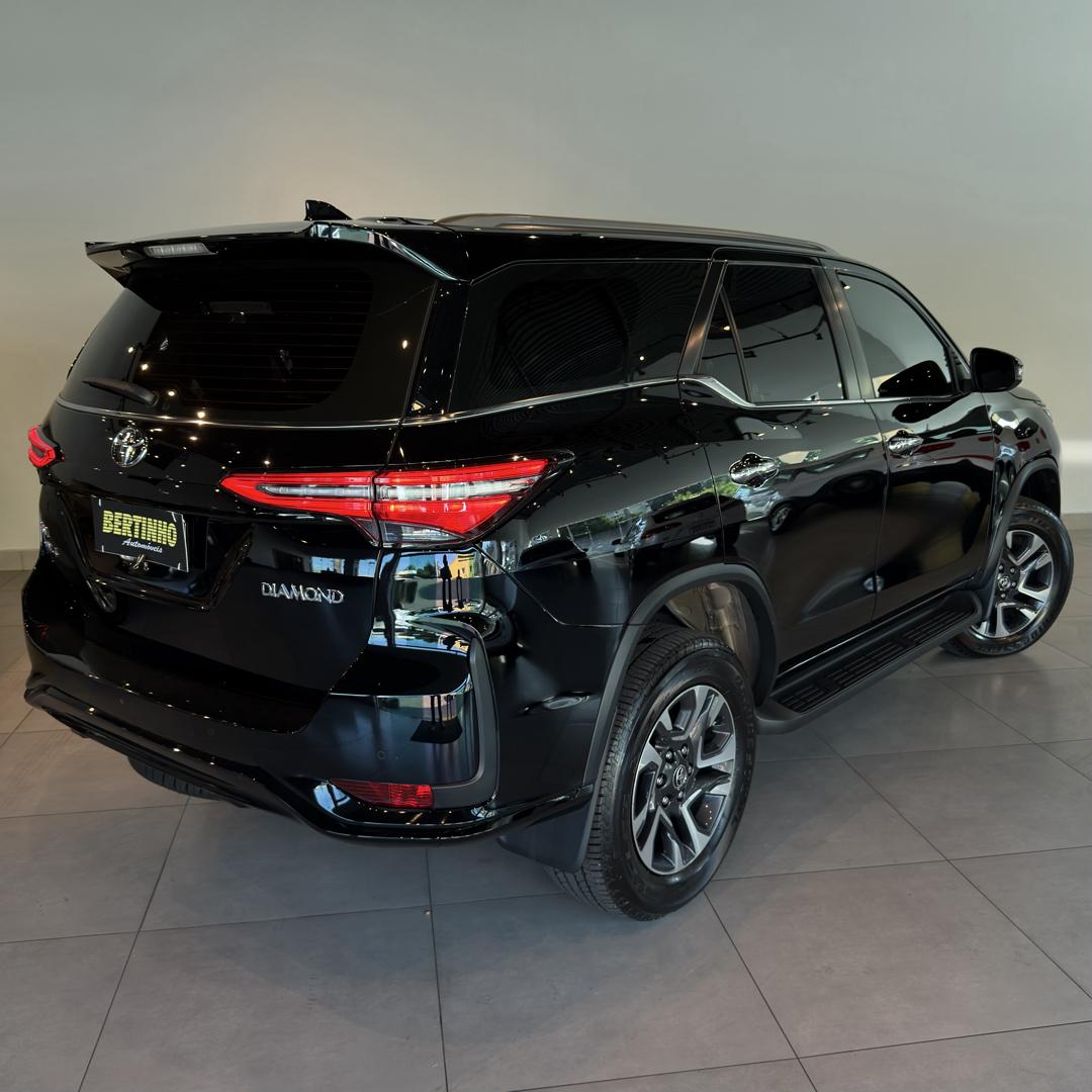 TOYOTA Hilux SW4 - Foto