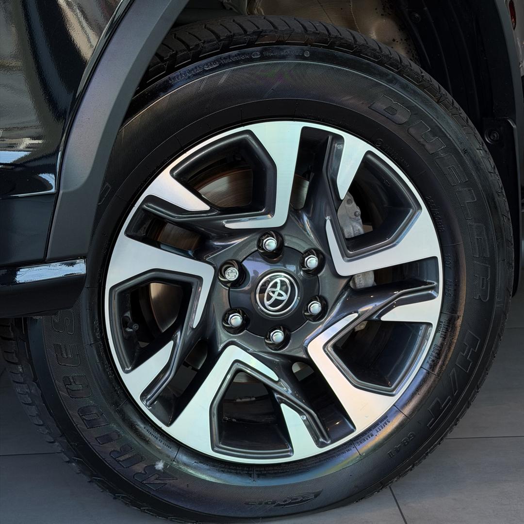 TOYOTA Hilux SW4 - Foto