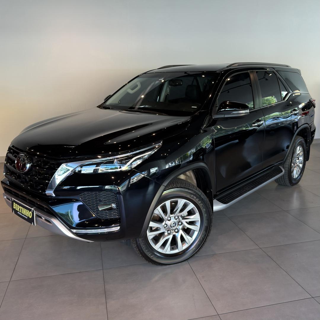TOYOTA Hilux SW4