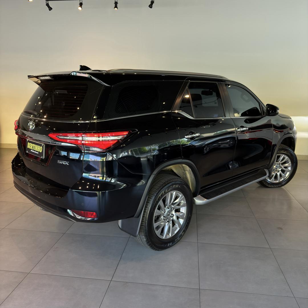 TOYOTA Hilux SW4 - Foto