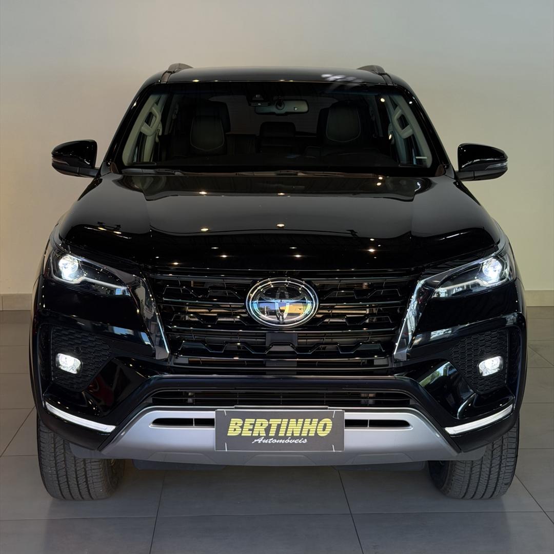 TOYOTA Hilux SW4 - Foto