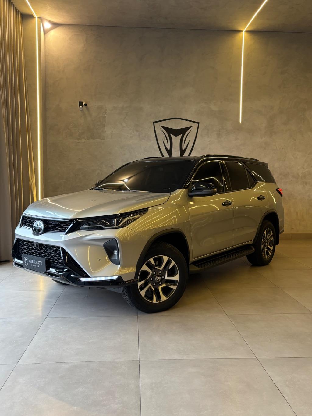 TOYOTA Hilux SW4