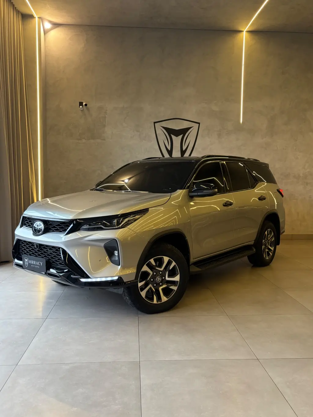 TOYOTA Hilux SW4