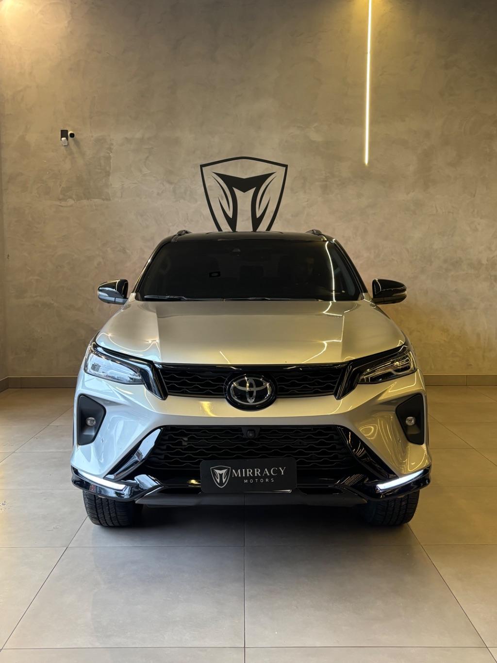 TOYOTA Hilux SW4 - Foto