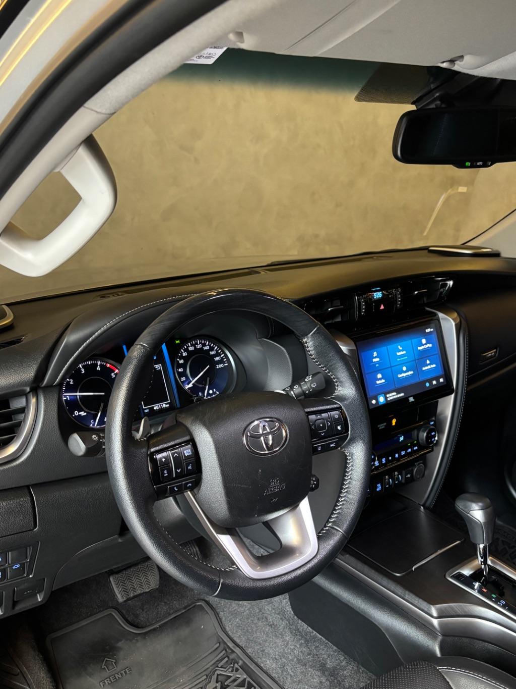 TOYOTA Hilux SW4 - Foto