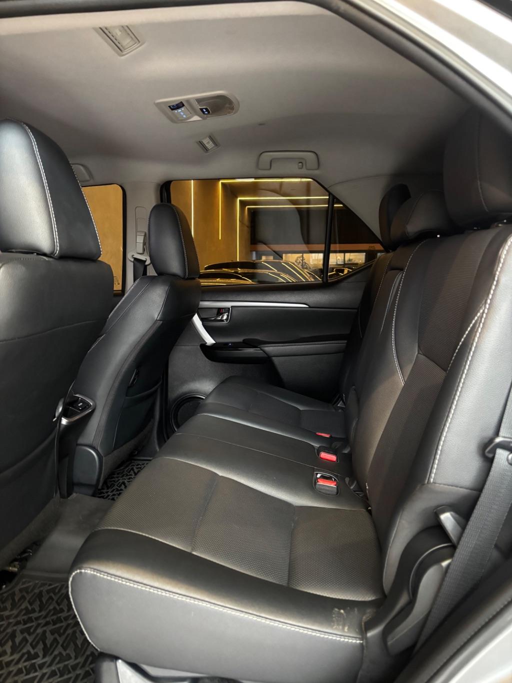 TOYOTA Hilux SW4 - Foto