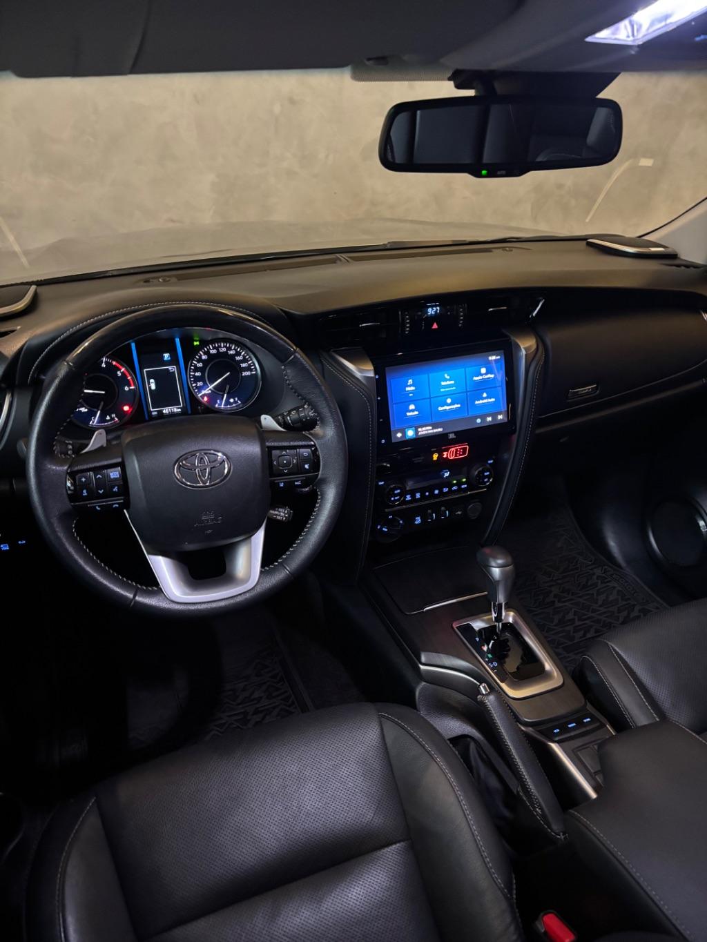 TOYOTA Hilux SW4 - Foto