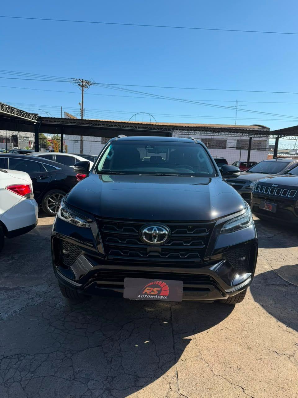 TOYOTA Hilux SW4 - Foto